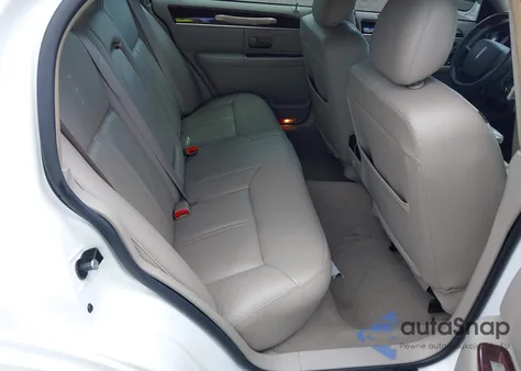 2010 Lincoln Town Car Signature Limited from USA, damaged, VIN 2LNBL8CV4AX629345